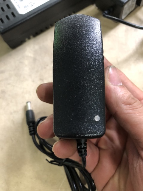 TNS.. Sạc pin lithium 16,8v 2Ampe. Sạc pin 4s. Mẫu xịn