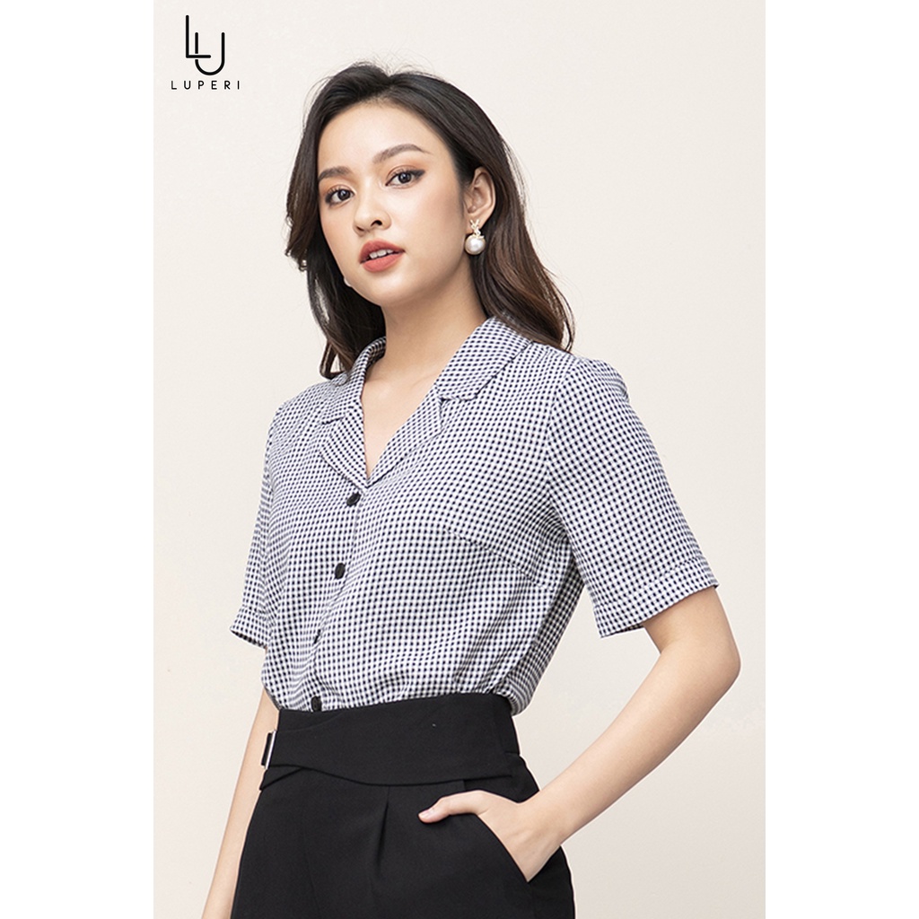 Áo Sơ Mi Kẻ Sọc Caro Nữ Đẹp Kiểu Dáng Croptop Cổ Vest Basic Luperi LFSM1187 Tay Cộc Gập Gấu Cho Nàng Công Sở Cá Tính