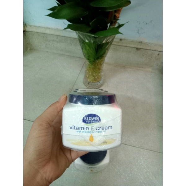 Kem Dưỡng Da Body VITAMIN E REDWIN