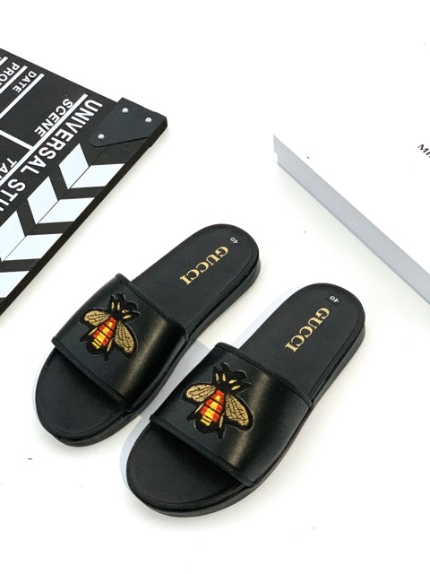 (Kèm Video) Dép thời trang nam thêu ong đỏ cánh vàng đế hộp xịn. | BigBuy360 - bigbuy360.vn