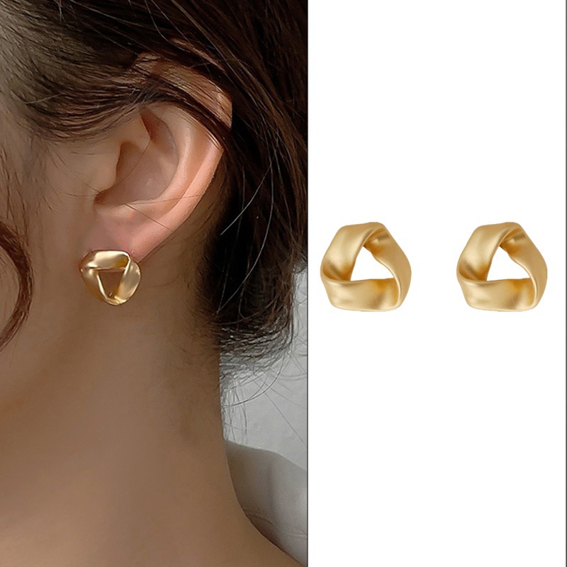 Khuyên tai nữ thiết kế đơn giản sang trọng
