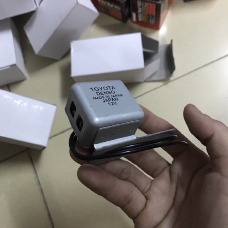 Cục chớp xi nhan ( kêu,,tính ton tính ton )