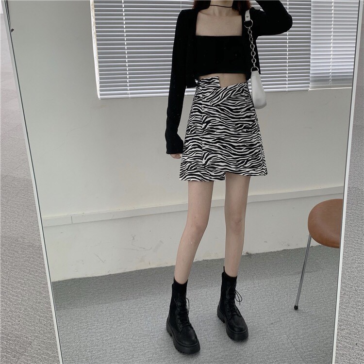 Chân váy chữ A lưng cao họa tiết ngựa vàng cá tính | BigBuy360 - bigbuy360.vn