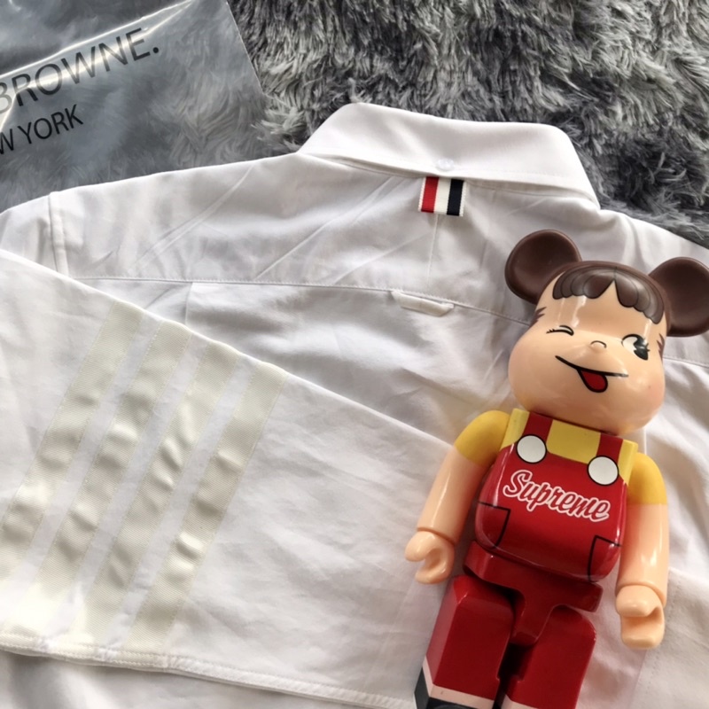 Áo sơ mi thom browne trăngs viền 4 sọc trắng