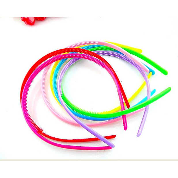 Combo 10 cây cài tóc thời trang. Đủ màu ngẫu nhiên không chọn màu. Bản rộng 0.8cm. Giá 50k/10 cây