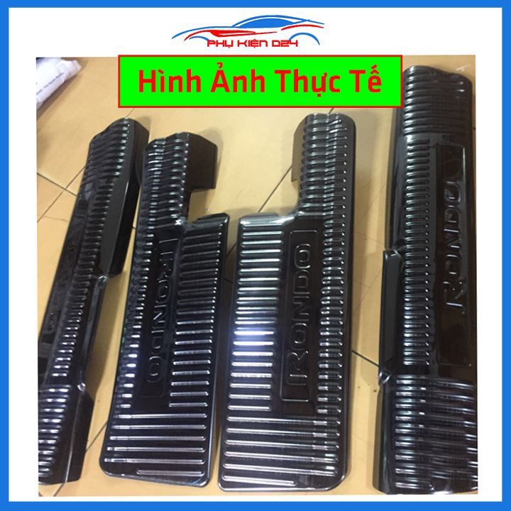 Bộ ốp bậc cửa trong ngoài nẹp bước chân Rondo 2017-2018-2019-2020-2021-2022-2023 vân Titan chống trầy trang trí xe