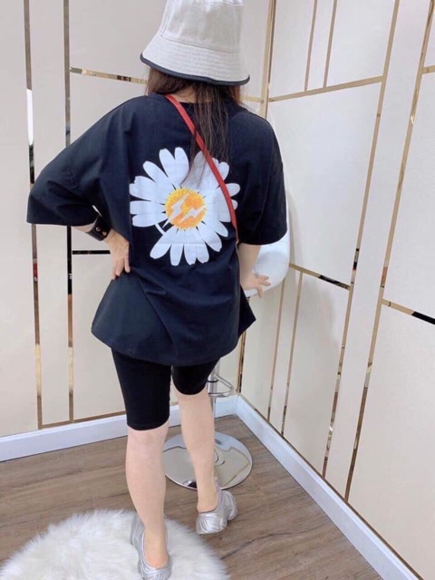 Bộ quần áo lửng in hoa cúc nhiều màu