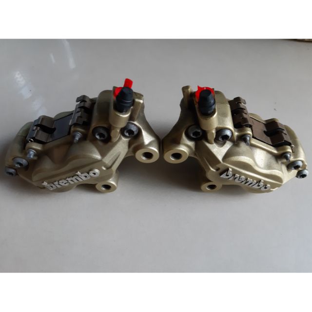 Cặp heo dầu Brembo 4 piston màu vàng theo xe Ducati 800SS