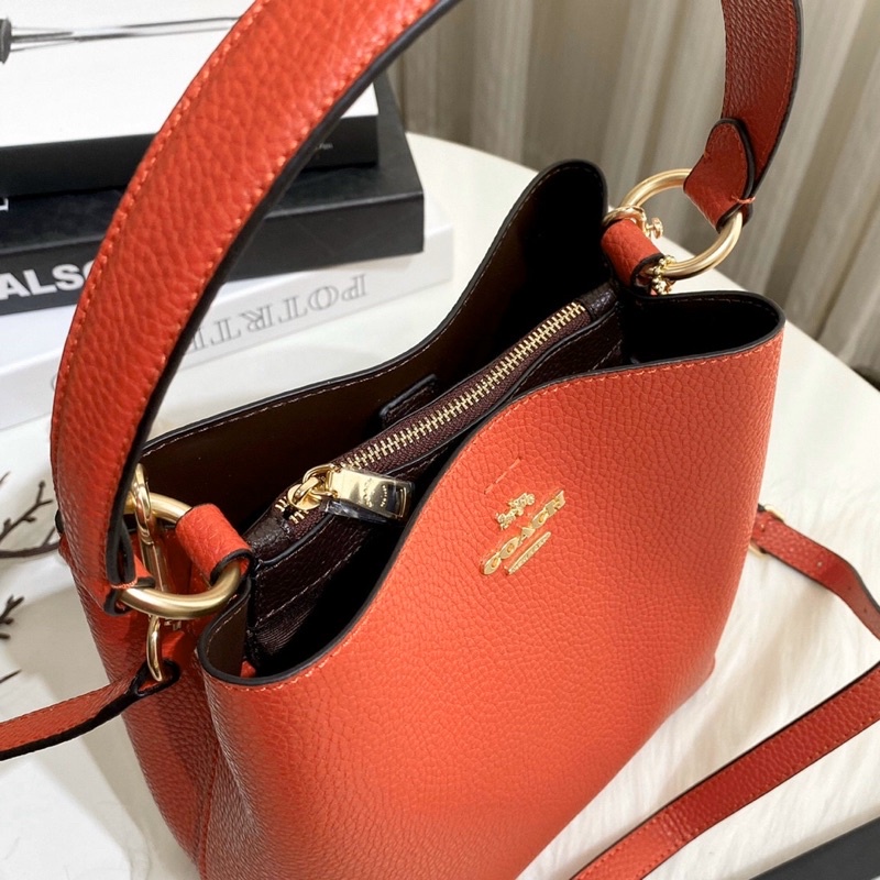 Túi đeo vai kèm dây đeo chéo Co@ch bucket