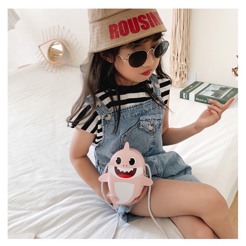 Túi đeo chéo hình chú cá BABY SHARK dễ thương cho bé gái