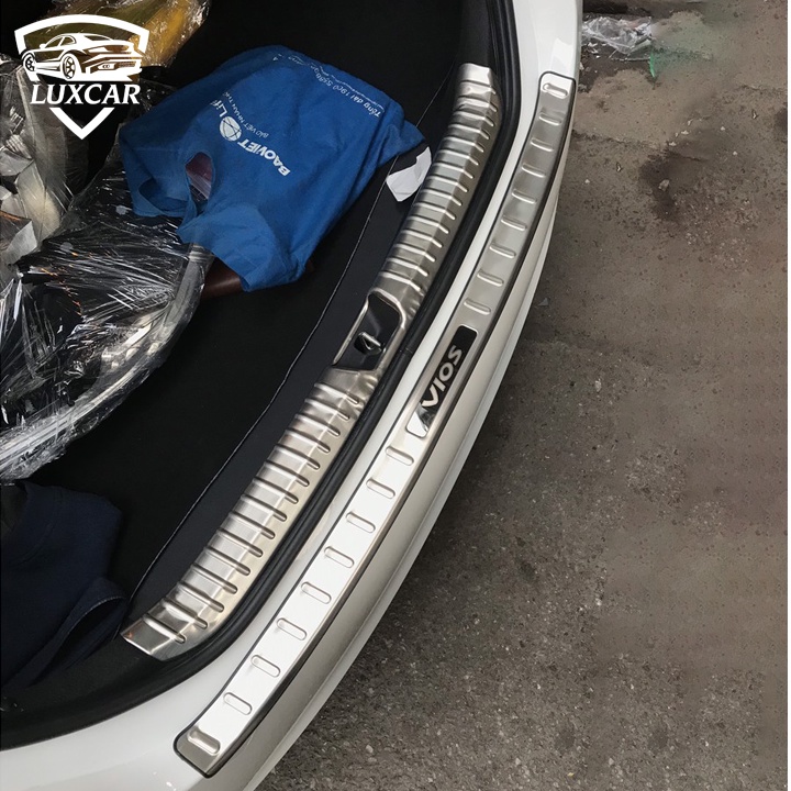 Ốp chống trầy xước cốp xe TOYOTA VIOS 2019-2021 - LUXCAR chất liệu INOX-TITAN cao cấp
