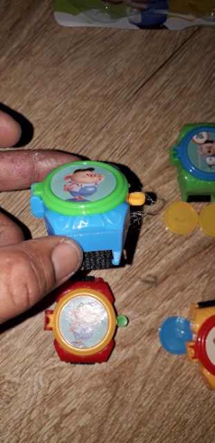 Sét 4 cái mô hình bắn đĩa đeo tay bằng nhựa