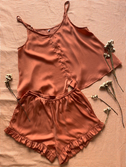 Bộ đồ ngủ dây lụa InFashion 3 nút hồng | BigBuy360 - bigbuy360.vn