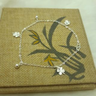 Lắc chân bạc cỏ 4 lá