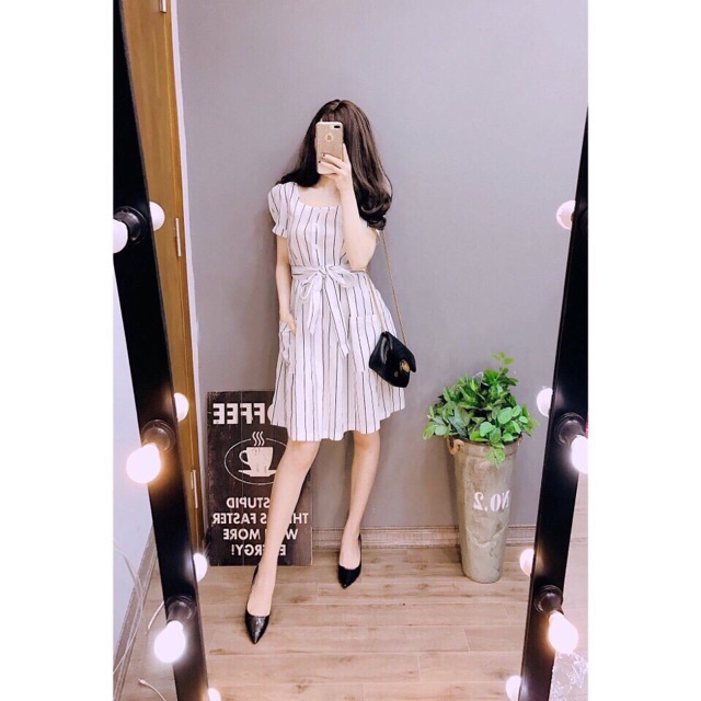 Váy kẻ xoè duyên dáng đầy nữ tính | BigBuy360 - bigbuy360.vn