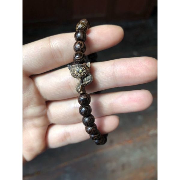 Vòng Tay Gỗ Mun Công 8mm Mix Chamr Hồ Ly - N106 | BigBuy360 - bigbuy360.vn