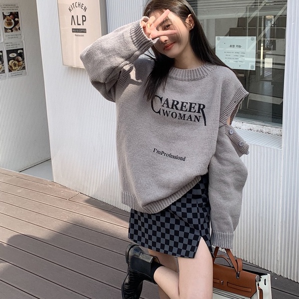 Áo sweater ZHELIHANGFEI dệt kim tay dài dáng rộng thiết kế hở cánh tay in chữ cá tính