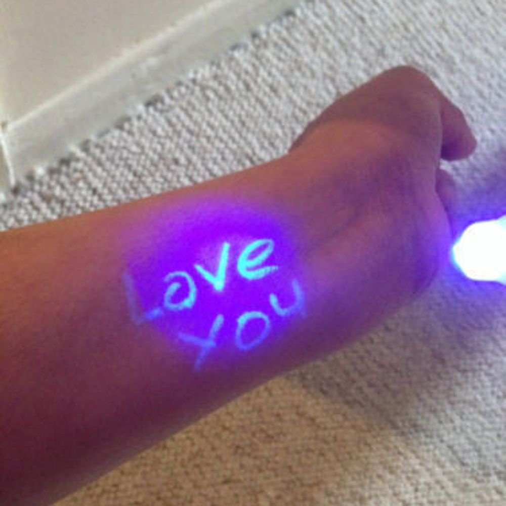 Set 3 Bút Bi Tàng Hình 2 Trong 1 Có Đèn Uv Màu Sắc Ngẫu Nhiên