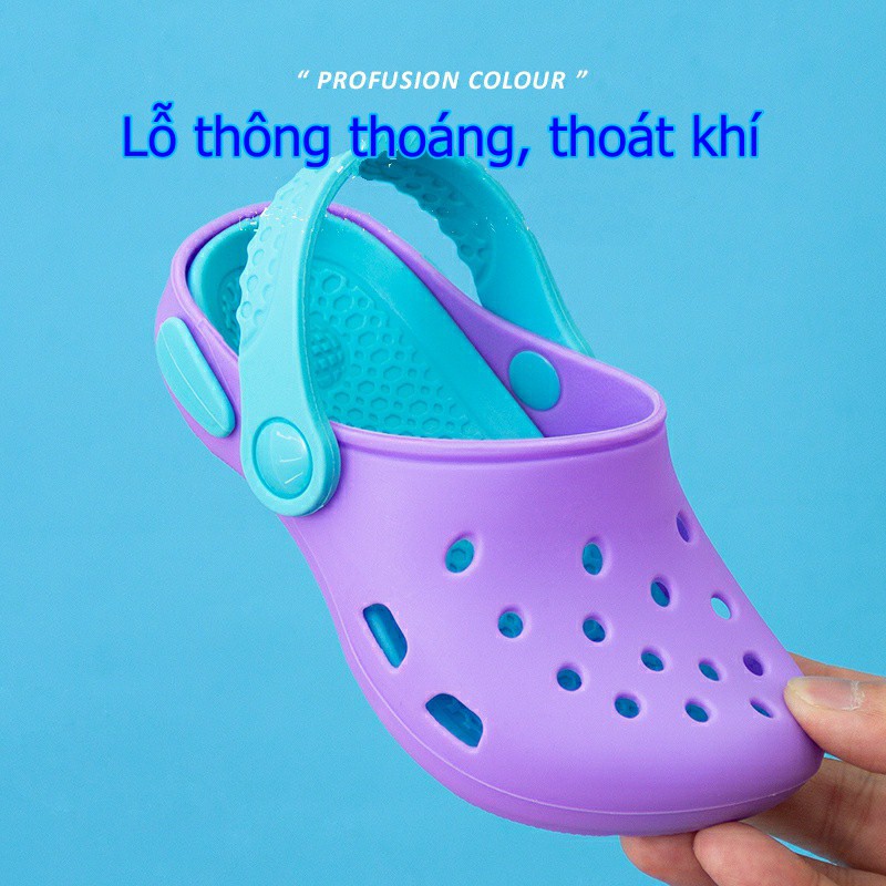 Dép crocs sục cho bé được làm bằng 18 cái núm ty silicone cao cấp thương hiêuh aiueo Nhật Bản