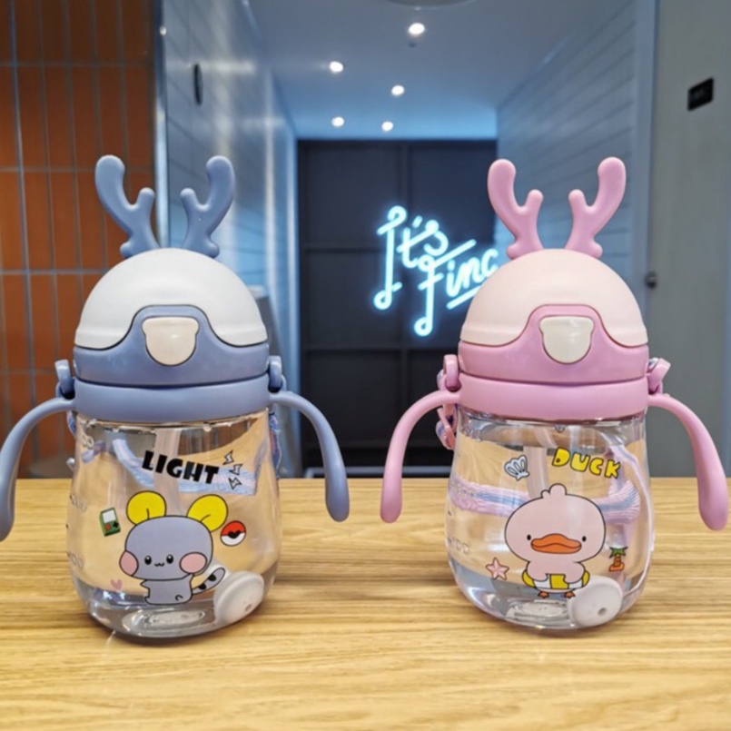 Bình tập uống nước cho bé có ống hút chống sặc an toàn, hình thú đáng yêu có dây đeo cho bé từ 1-5 tuổi