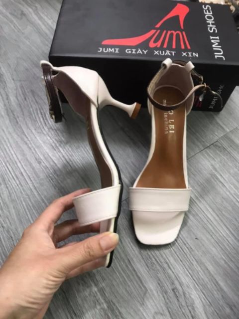 Sandal trắng gót nhọn