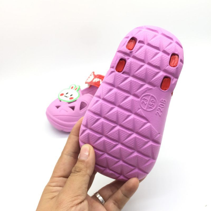 Sandal siêu nhẹ bảo vệ ngón chân cho bé