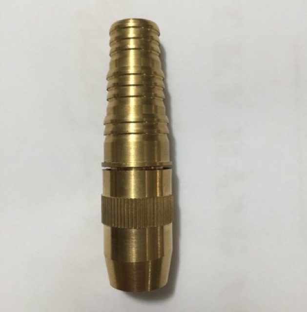 Đầu tăng áp xịt rửa xe và xoè để tưới cây cảnh