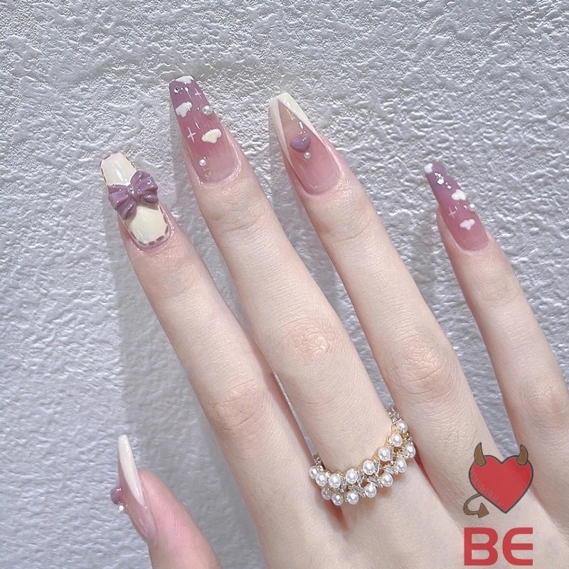 Nailbox Nuna móng úp thiết kế móng tay đính nơ trang trí nhẹ nhàng tiểu thơ. inbox Shop chọn mẫu