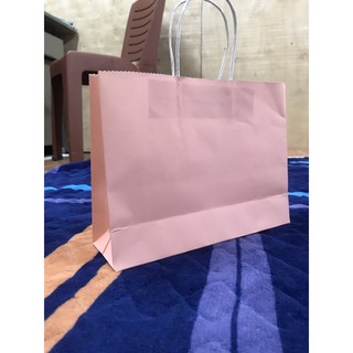 túi giấy Kraft màu hồng kích thước 27x20x8cm
