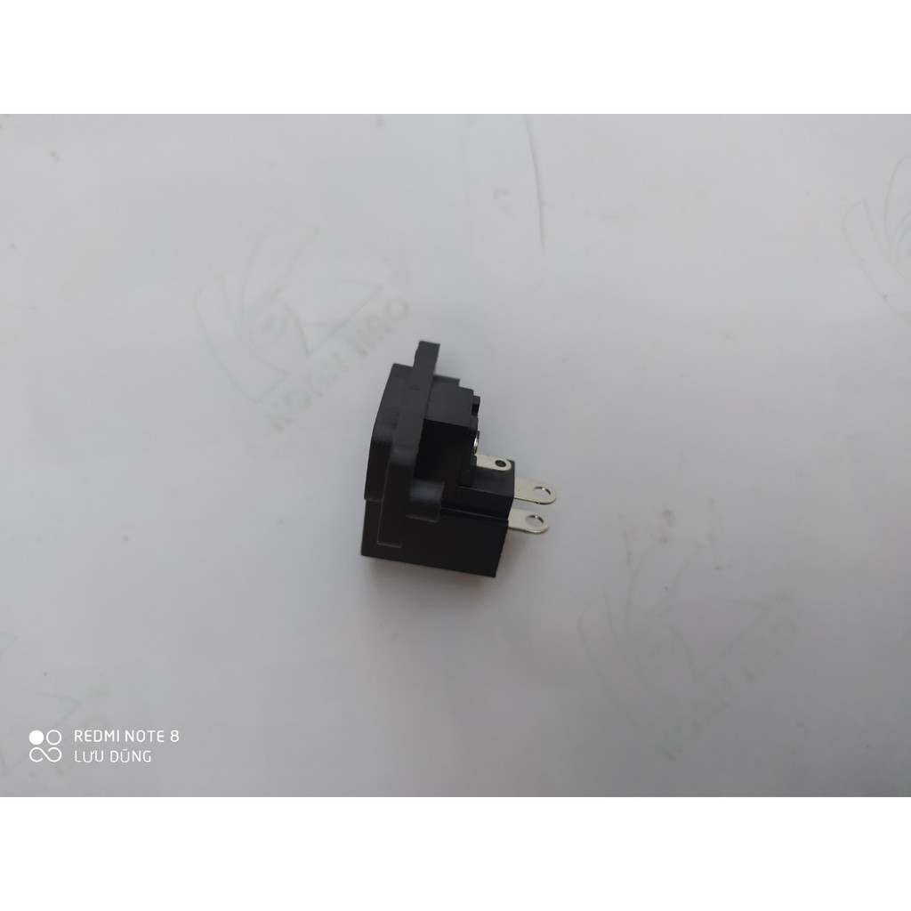 Chân cắm sạc xe ô tô xe máy điện trẻ em