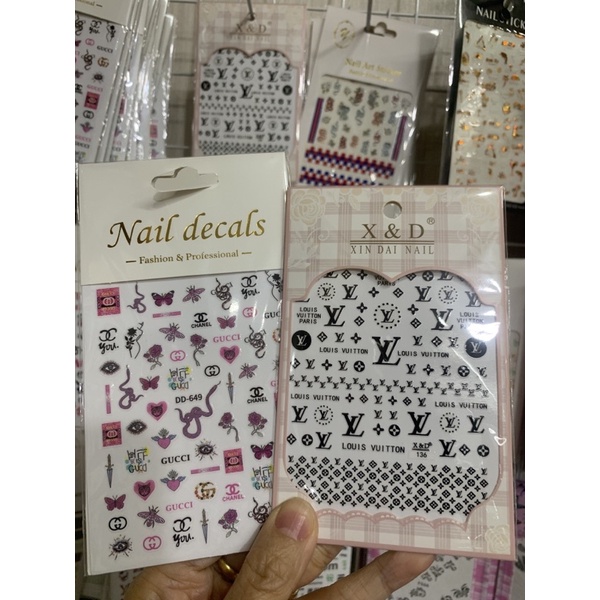 Sticker thương hiệu