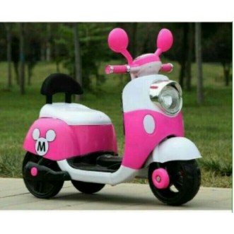 XE MÁY ĐIỆN VESPA ĐIỆN CHO BÉ CÓ ĐEN VÀ NHẠC