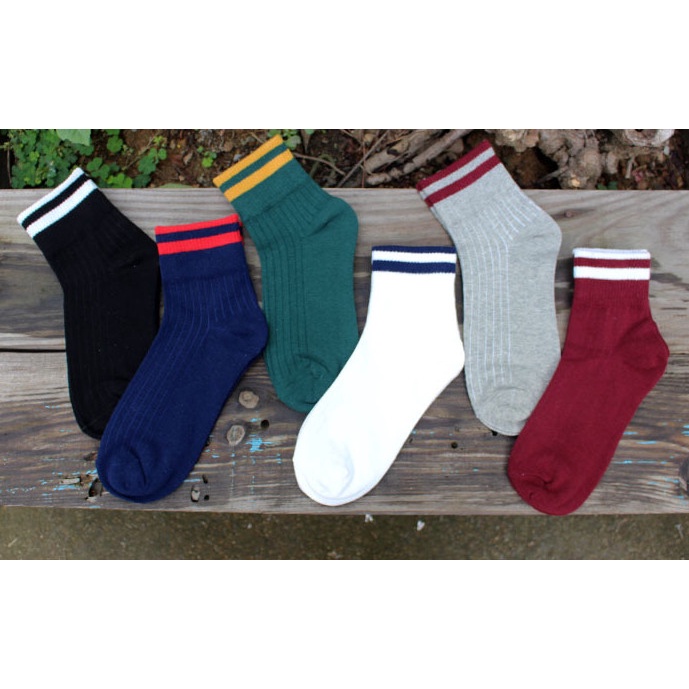 Vớ cotton mặt cười bên trong phong cách thể thao, trẻ trung, năng động.