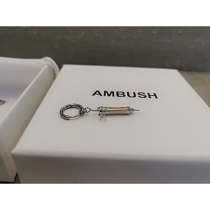 Bông tai Ambush syringe earring ss20