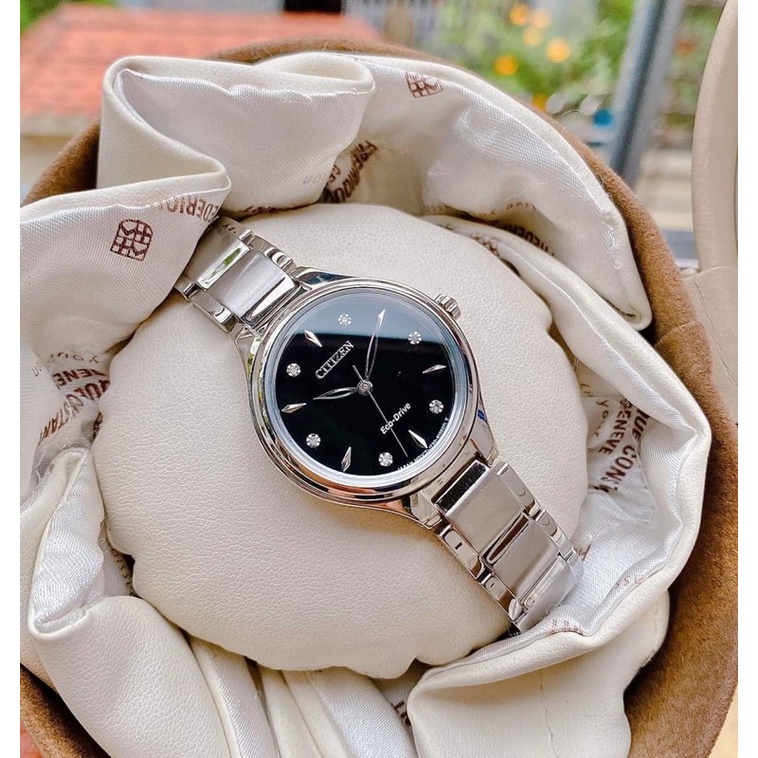 ĐỒNG HỒ NỮ CHÍNH HÃNG CITIZEN FE2100-51E nữ tính mặt đen bí ẩn cùng 6 viên kim cương lấp lánh