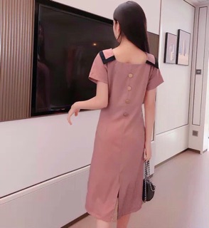Đầm hồng ruốc viền đen mặc 2 kiểu