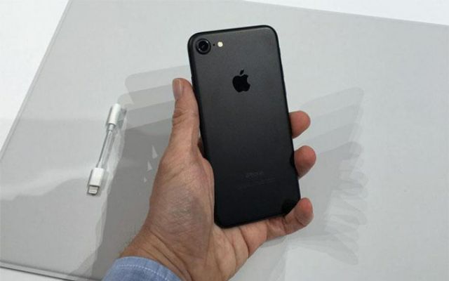 Điện thoại chính hãnh Iphone 7 quốc tế cũ 99% bao zin còn áp suất