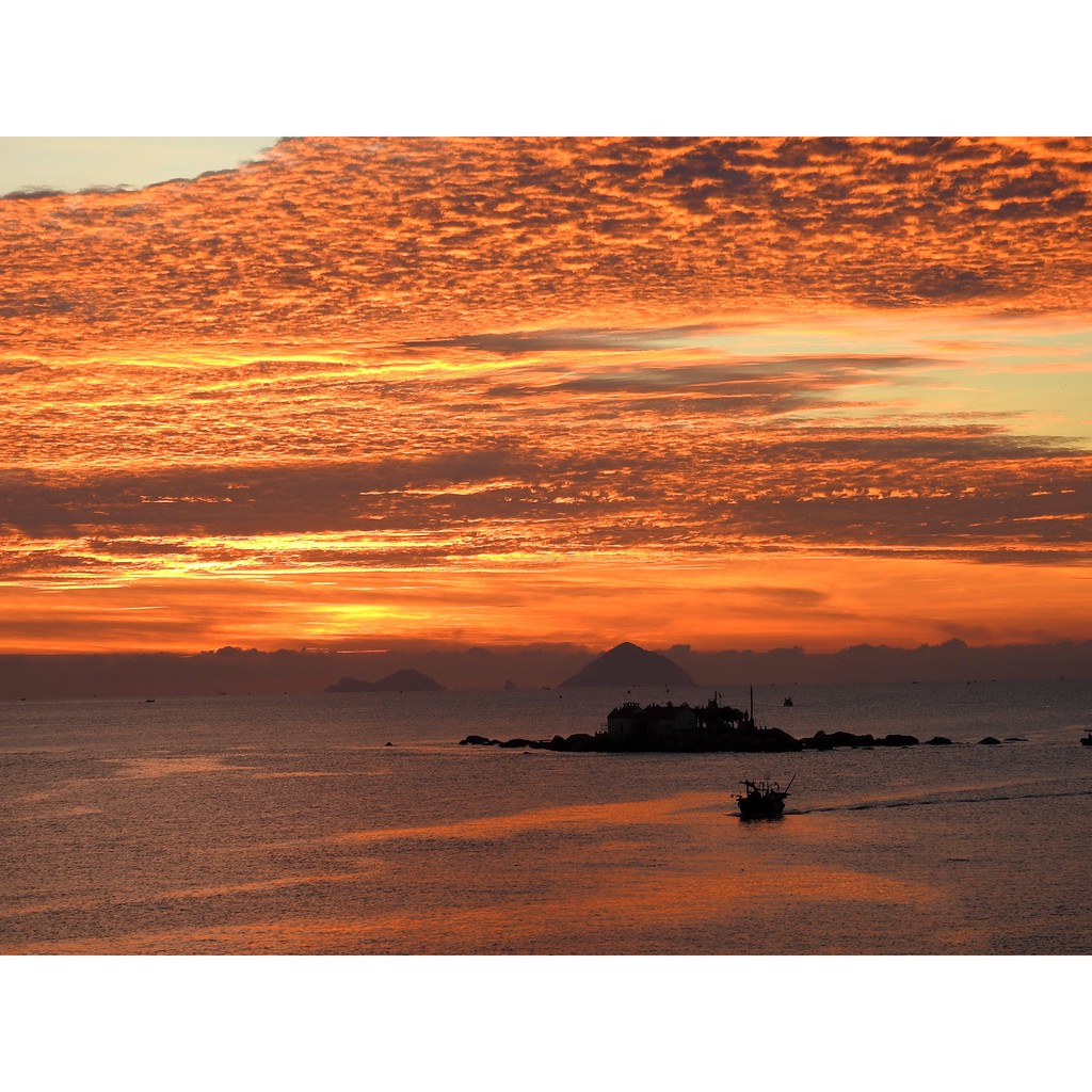 Sách: Nha Trang mùa đẹp nhất