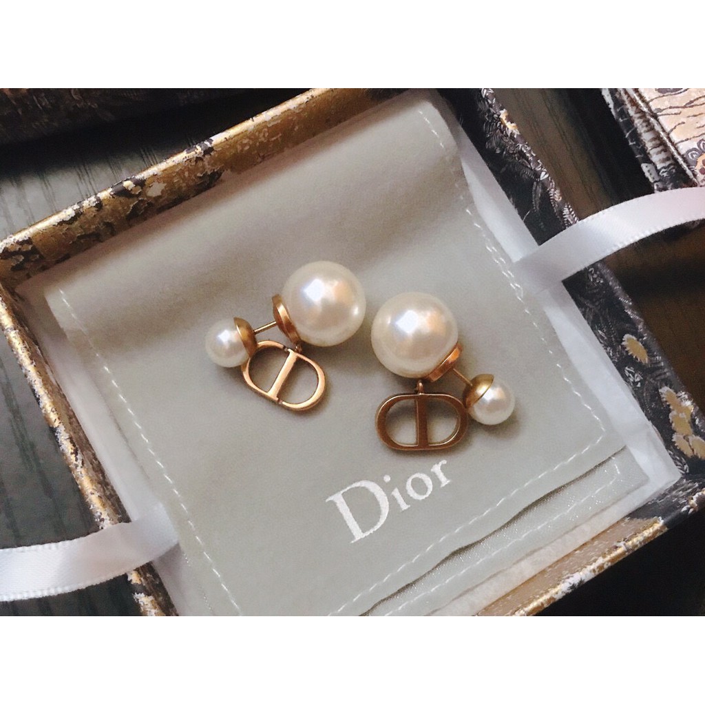 Khuyên tai thời trang phong cách cổ điển