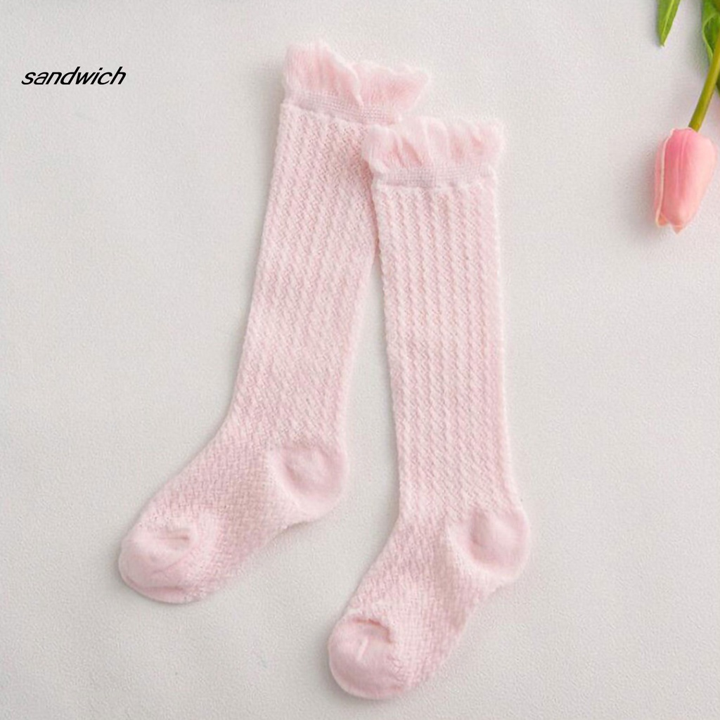 Đôi vớ co giãn thời trang mùa xuân sành điệu