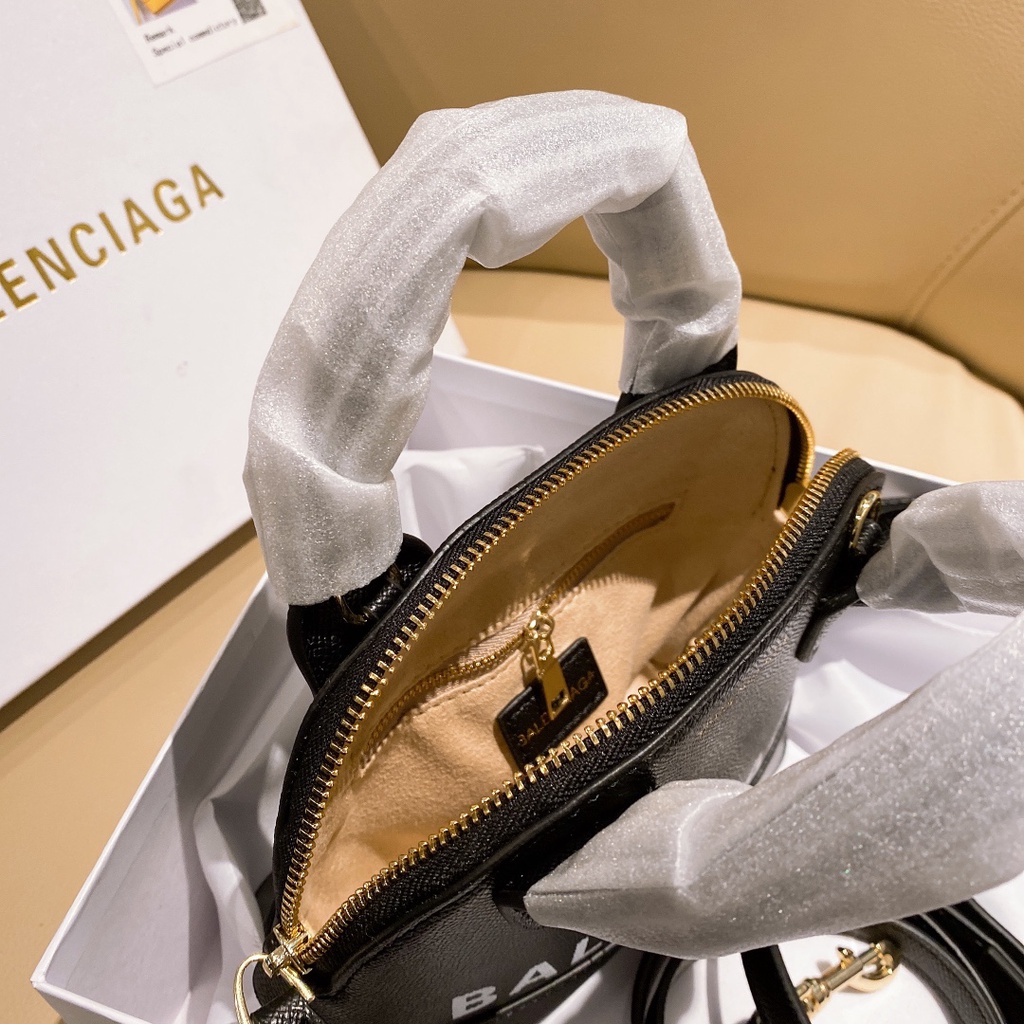 Túi Xách Tay Da Bò MINI Ville XXS Màu Trắng Không Hộp