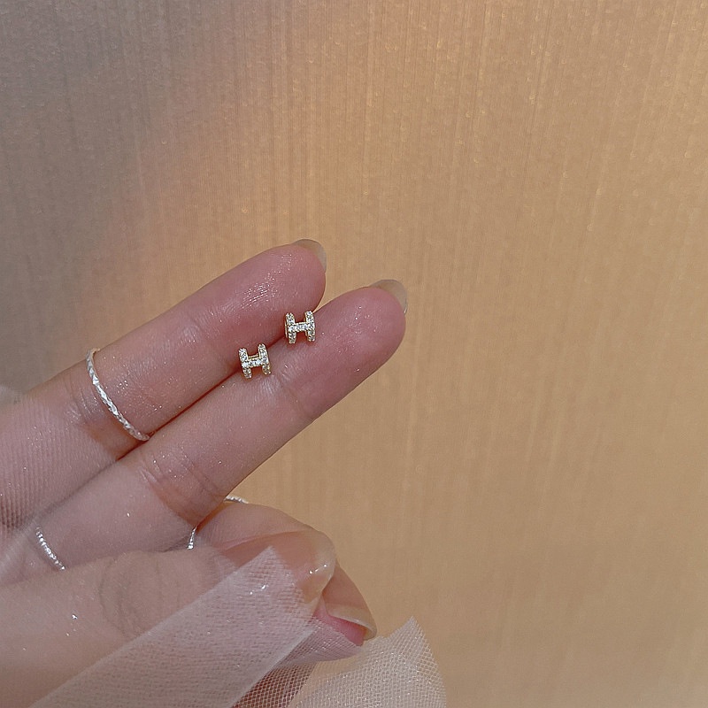 Khuyên Tai Nữ Bằng Thép Titan Đính Đá Thời Trang
