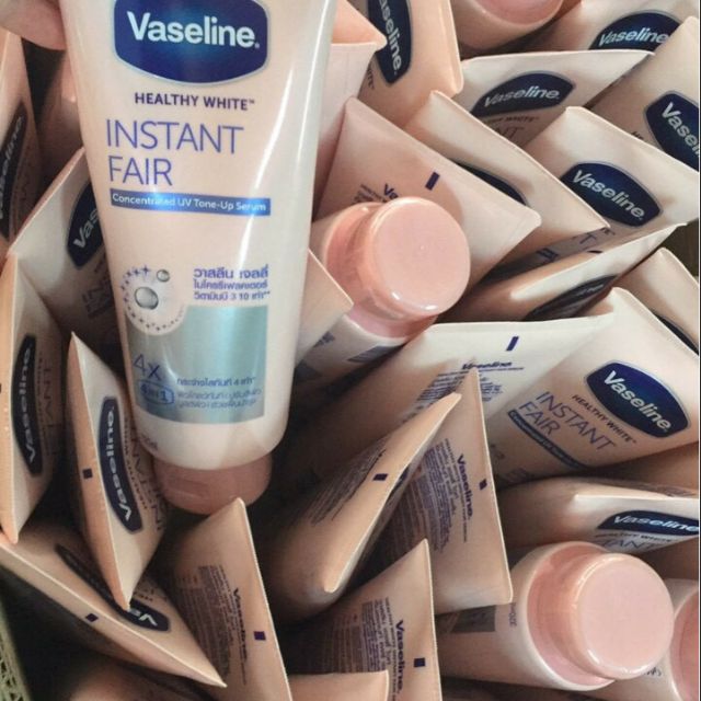 Sữa dưỡng thể Vaseline instant fair 4x serum nhờ vi chất phản quang cho da sáng gấp 4 lần, màng chống nắng 3 tác động