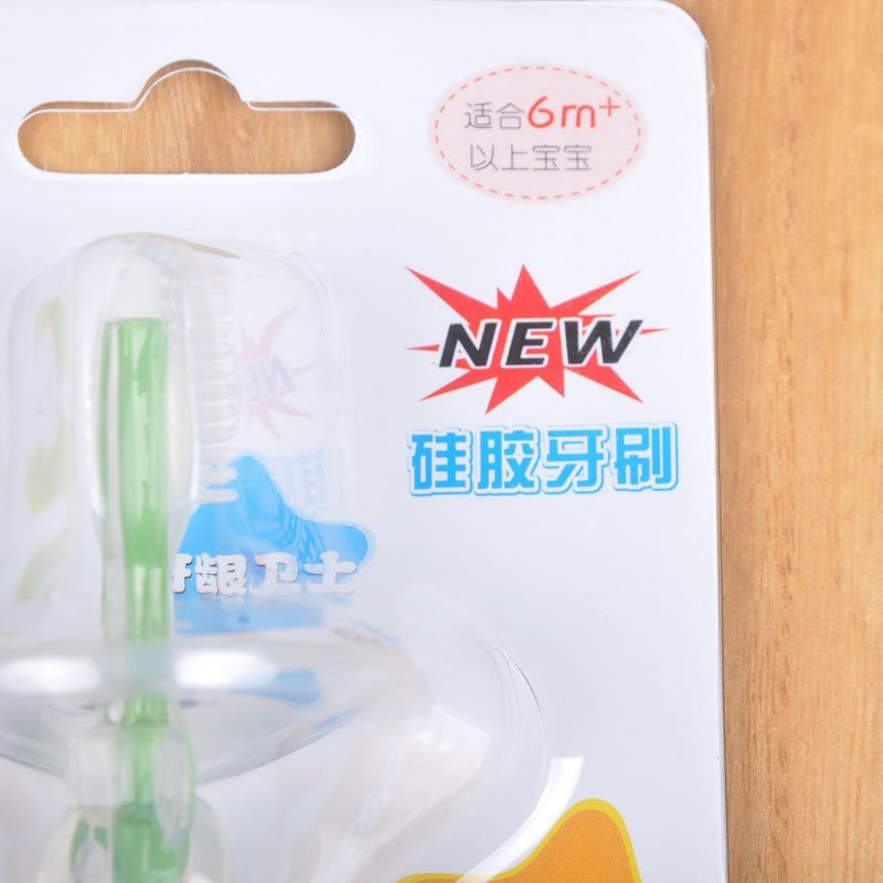 Bàn chải đánh răng chất liệu silicone an toàn cho bé