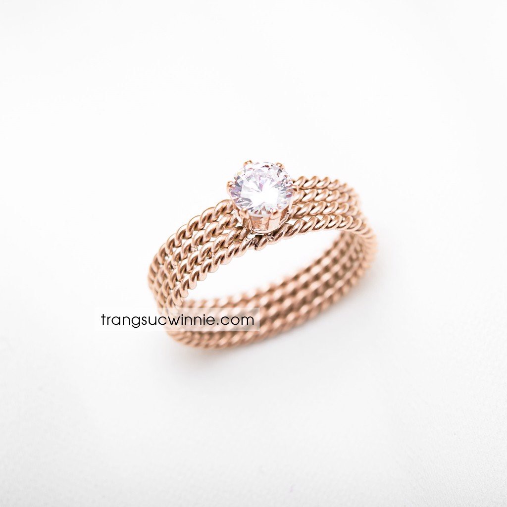 Nhẫn nữ titan diamond twist
