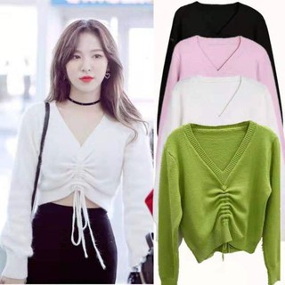 Áo len rút dây phong cách của Wendy Red Velvet