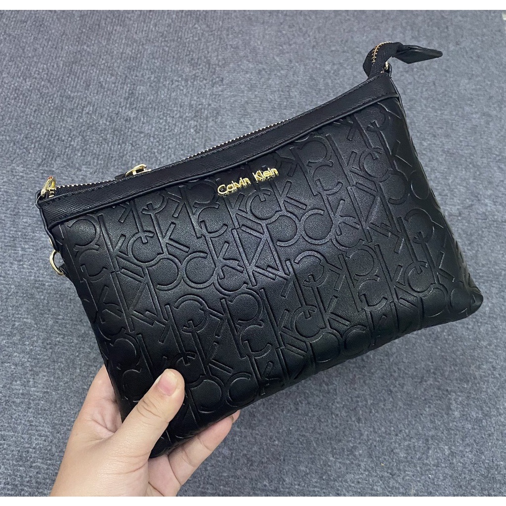 Túi kẹp nách chữ C K size 22cm 2 dây đeo chéo