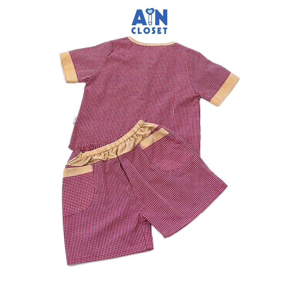 Bộ quần áo ngắn Bé trai họa tiết Caro nhí đỏ viền vàng cotton AICDBGOJ95HS AIN Closet