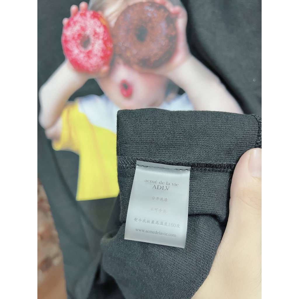 Áo ADLV Phông Tay Lỡ Em Bé Cầm Bánh Form Rộng Thời Trang Hot trend