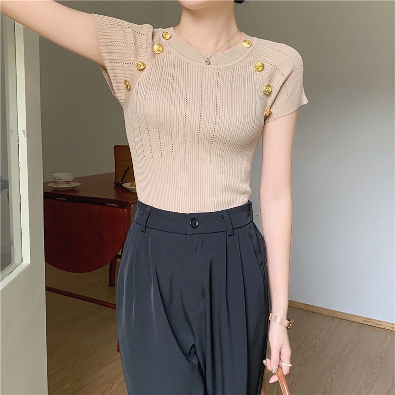 Áo Thun Ngắn Tay Cổ Tròn Phối Nút Kim Loại Xinh Xắn Dành Cho Nữ